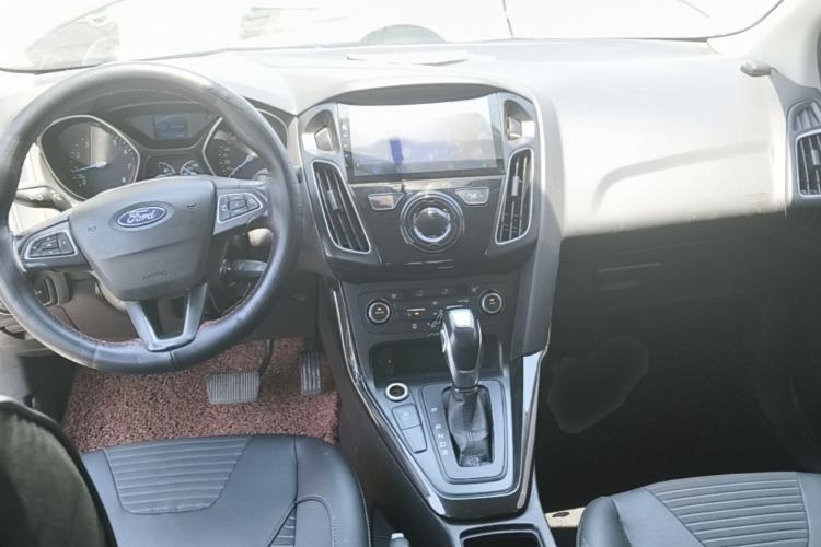 Used Ford Focus 2015 Sedan EcoBoost 125 Automatic Supreme Style Edition Center Console
