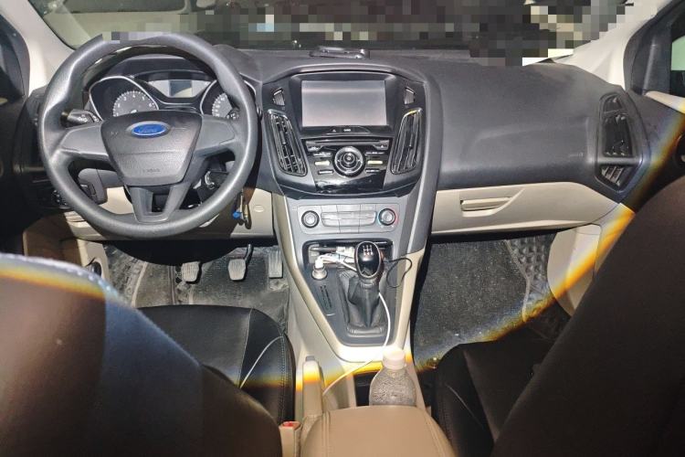 Used Ford Focus 2015 Sedan 1.6L Manual Comfort Model Center Console