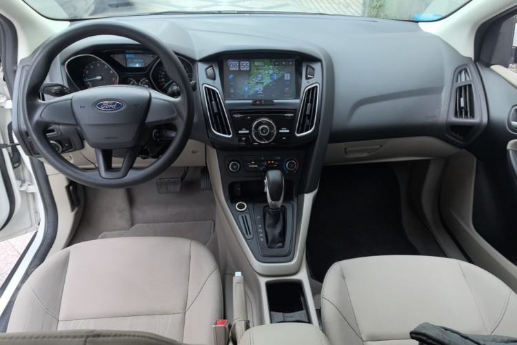 Used Ford Focus 2015 Sedan 1.6L Automatic Comfort Model Center Console