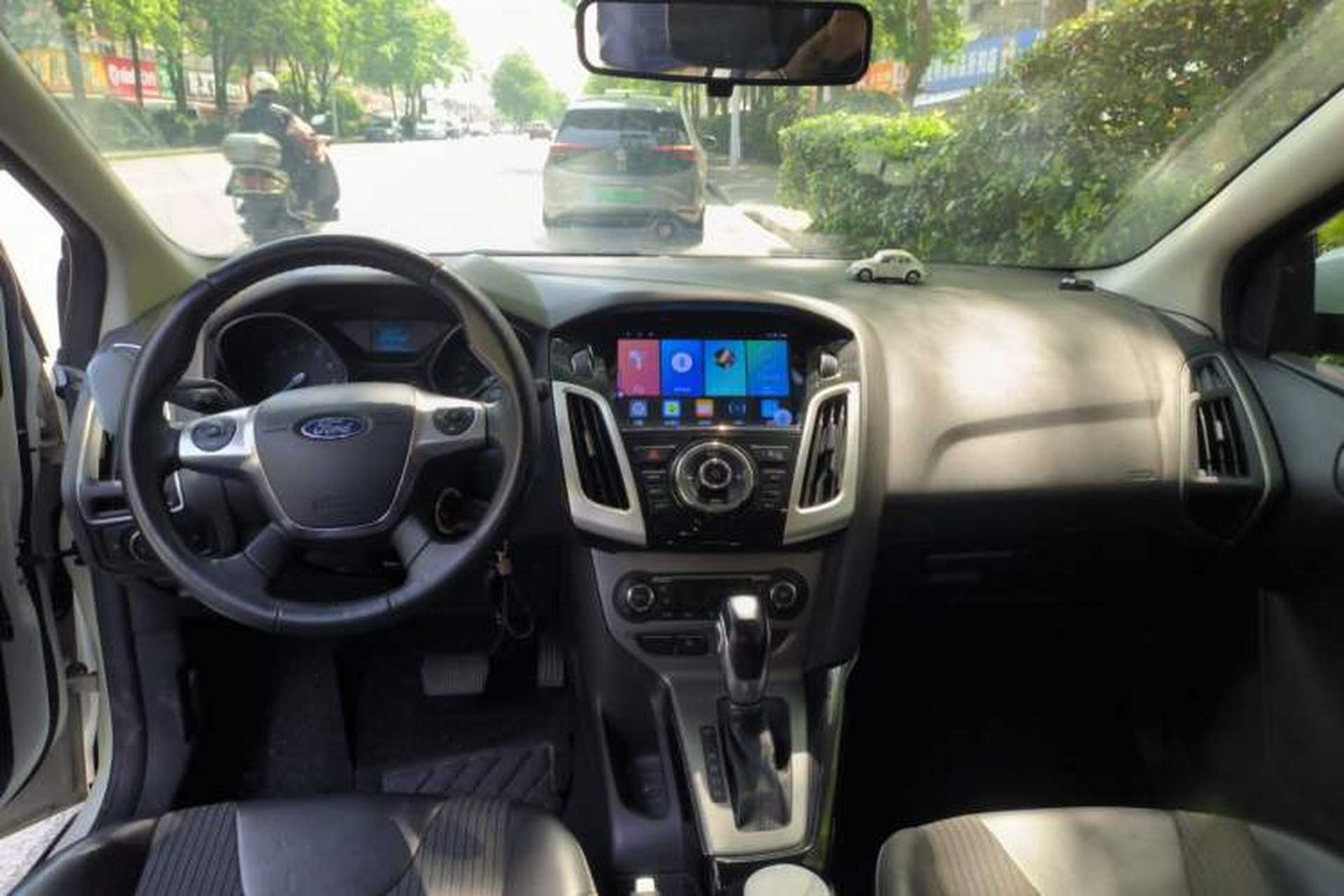 Used Ford Focus 2015 Hatchback 1.6L Automatic Fashion Edition Center Console