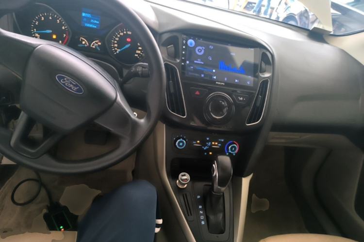 Used Ford Focus 2015 Sedan 1.6L Automatic Comfort Model Center Console