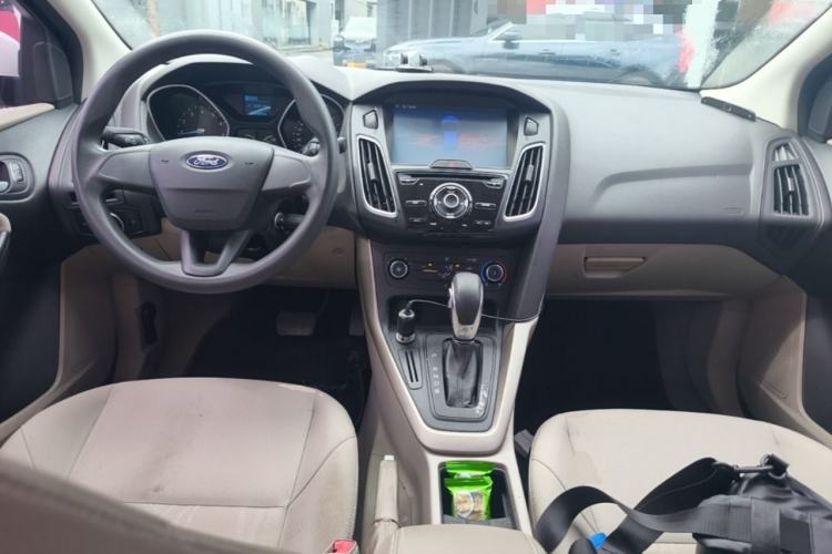 Used Ford Focus 2015 Sedan 1.6L Automatic Comfort Model Center Console