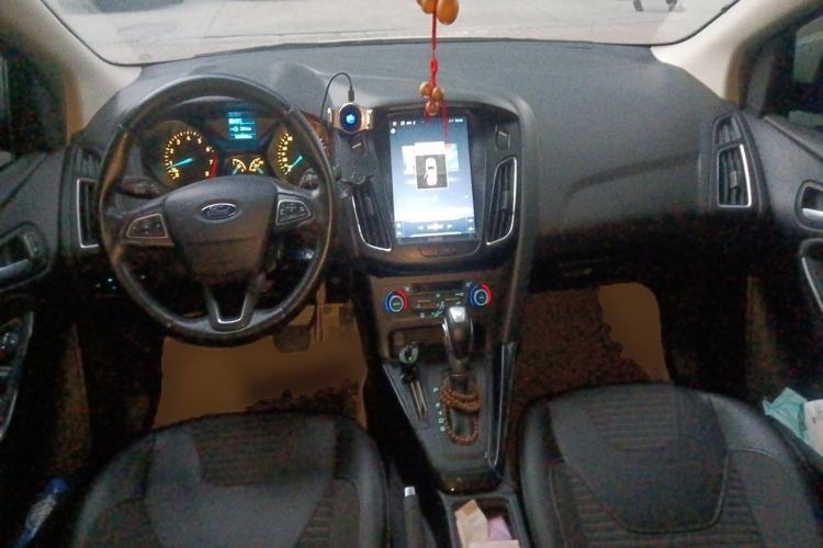Used Ford Focus 2015 Hatchback 1.6L Automatic Fashion Edition Center Console