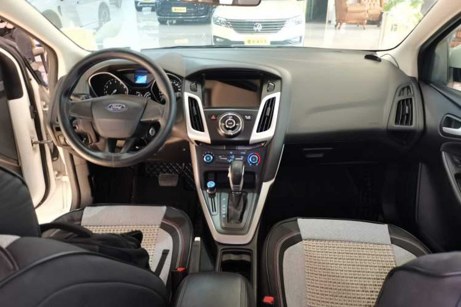 Used Ford Focus 2015 Hatchback 1.6L Automatic Comfort Model Center Console