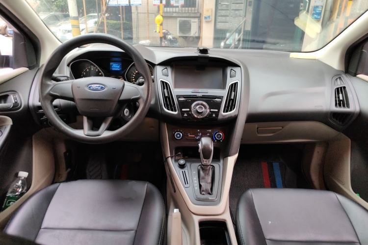 Used Ford Focus 2015 Sedan 1.6L Automatic Comfort Model Center Console
