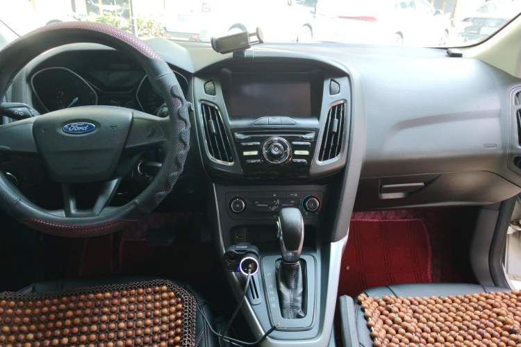 Used Ford Focus 2015 Hatchback 1.6L Automatic Comfort Model Center Console