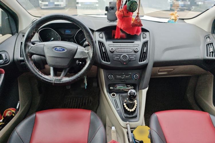 Used Ford Focus 2015 Sedan 1.6L Manual Comfort Model Center Console