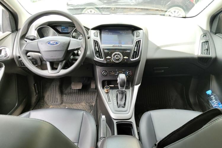 Used Ford Focus 2015 Hatchback 1.6L Automatic Comfort Model Center Console