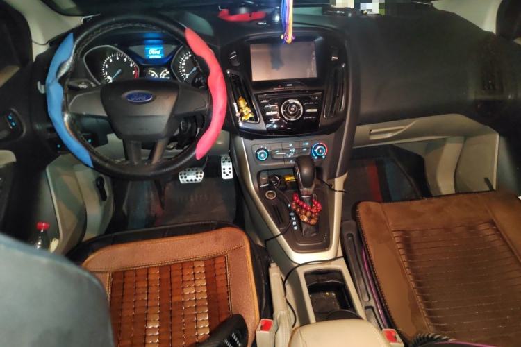 Used Ford Focus 2015 Sedan 1.6L Automatic Comfort Model Center Console