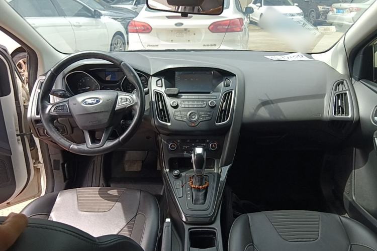 Used Ford Focus 2015 Sedan EcoBoost 125 Automatic Supreme Style Edition Center Console