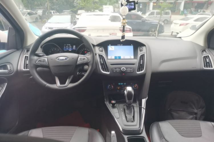 Used Ford Focus 2015 Hatchback EcoBoost 180 Automatic Elite Model Center Console