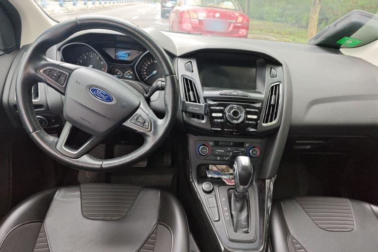 Used Ford Focus 2015 Sedan EcoBoost 125 Automatic Supreme Style Edition Center Console