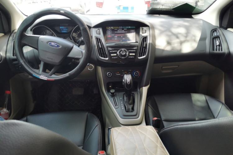 Used Ford Focus 2015 Sedan 1.6L Automatic Comfort Model Center Console