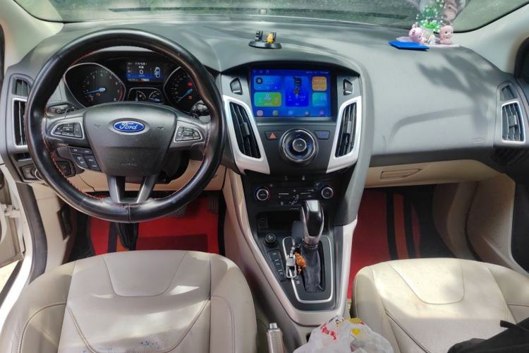 Used Ford Focus 2015 Sedan EcoBoost 180 Automatic Flagship Model Center Console