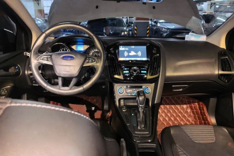 Used Ford Focus 2015 Hatchback 1.6L Automatic Fashion Edition Center Console