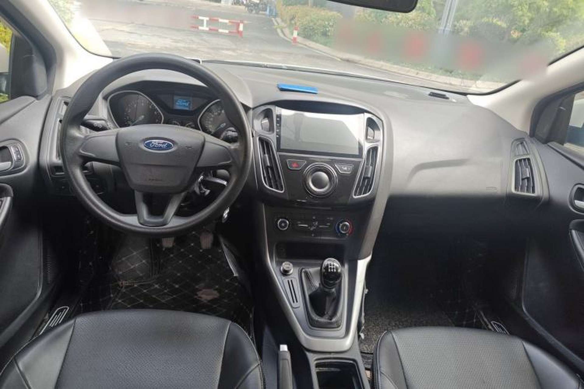 Used Ford Focus 2015 Hatchback 1.6L Manual Comfort Edition Center Console