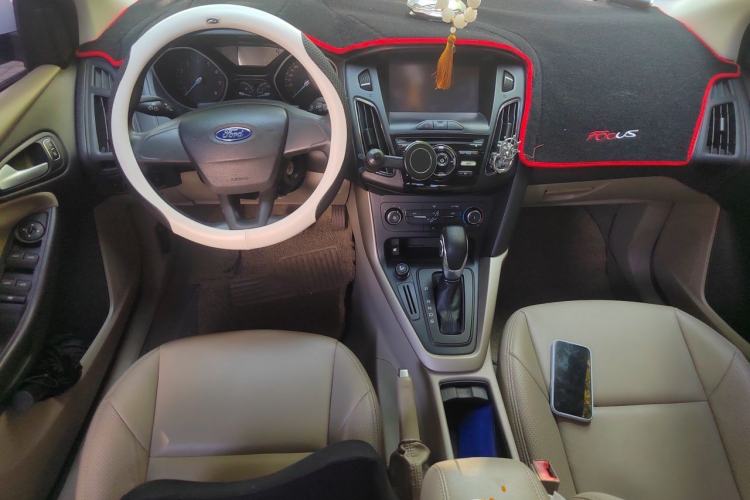 Used Ford Focus 2015 Sedan 1.6L Automatic Comfort Model Center Console