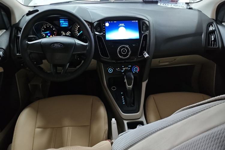 Used Ford Focus 2015 Sedan 1.6L Automatic Comfort Model Center Console