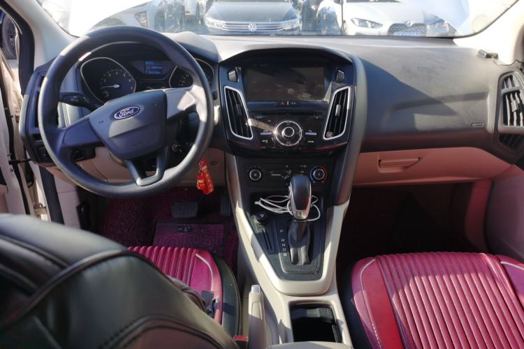 Used Ford Focus 2015 Sedan 1.6L Automatic Comfort Model Center Console