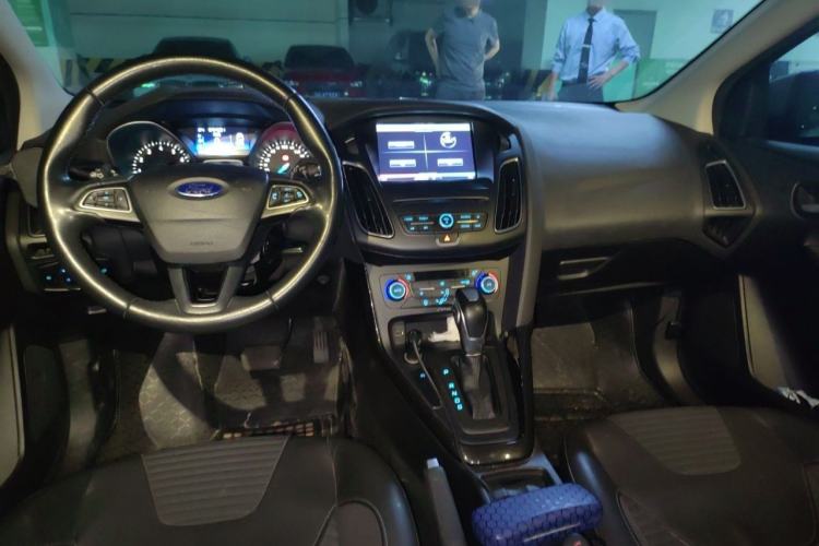 Used Ford Focus 2015 Hatchback EcoBoost 180 Automatic Elite Model Center Console