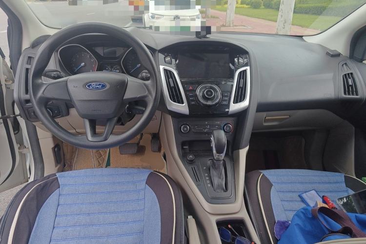 Used Ford Focus 2015 Sedan 1.6L Automatic Comfort Model Center Console