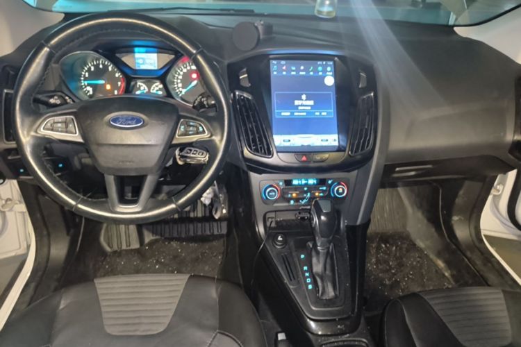 Used Ford Focus 2015 Hatchback 1.6L Automatic Fashion Edition Center Console