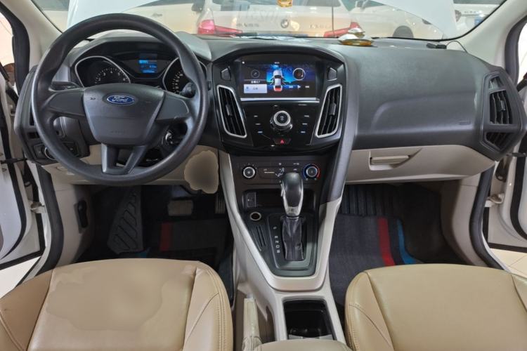Used Ford Focus 2015 Sedan 1.6L Automatic Comfort Model Center Console