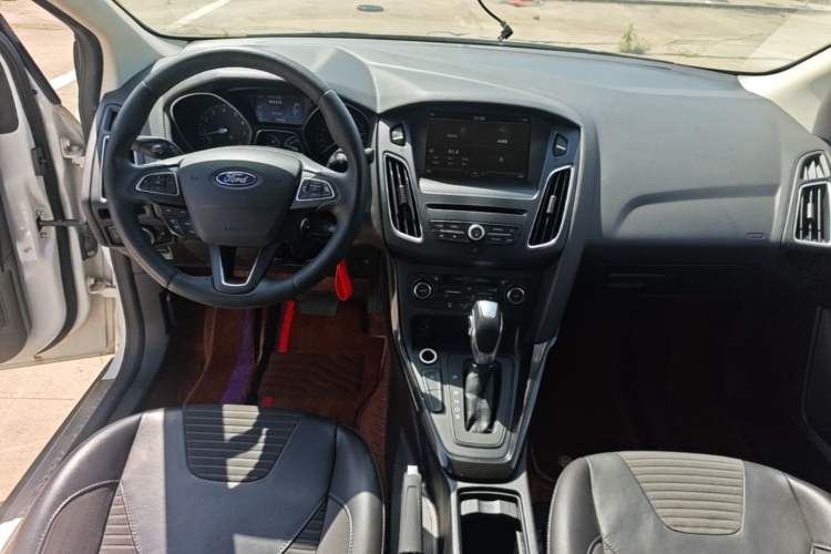 Used Ford Focus 2015 Sedan EcoBoost 180 Automatic Elite Model Center Console