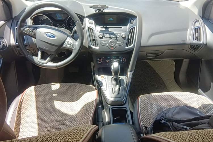 Used Ford Focus 2015 Sedan EcoBoost 125 Automatic Supreme Style Edition Center Console