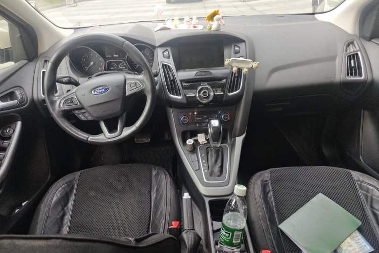 Used Ford Focus 2015 Hatchback EcoBoost 180 Automatic Sport Model Center Console