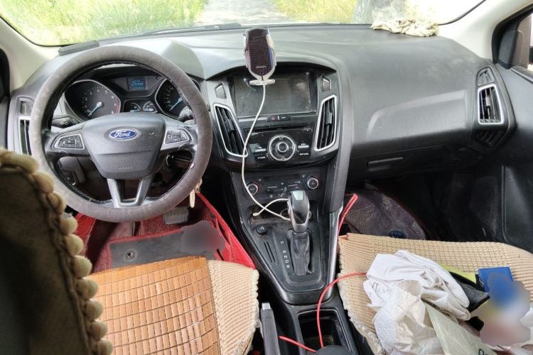 Used Ford Focus 2015 Hatchback 1.6L Automatic Fashion Edition Center Console