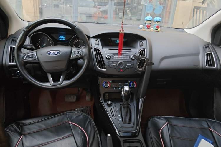 Used Ford Focus 2015 Hatchback 1.6L Automatic Fashion Edition Center Console