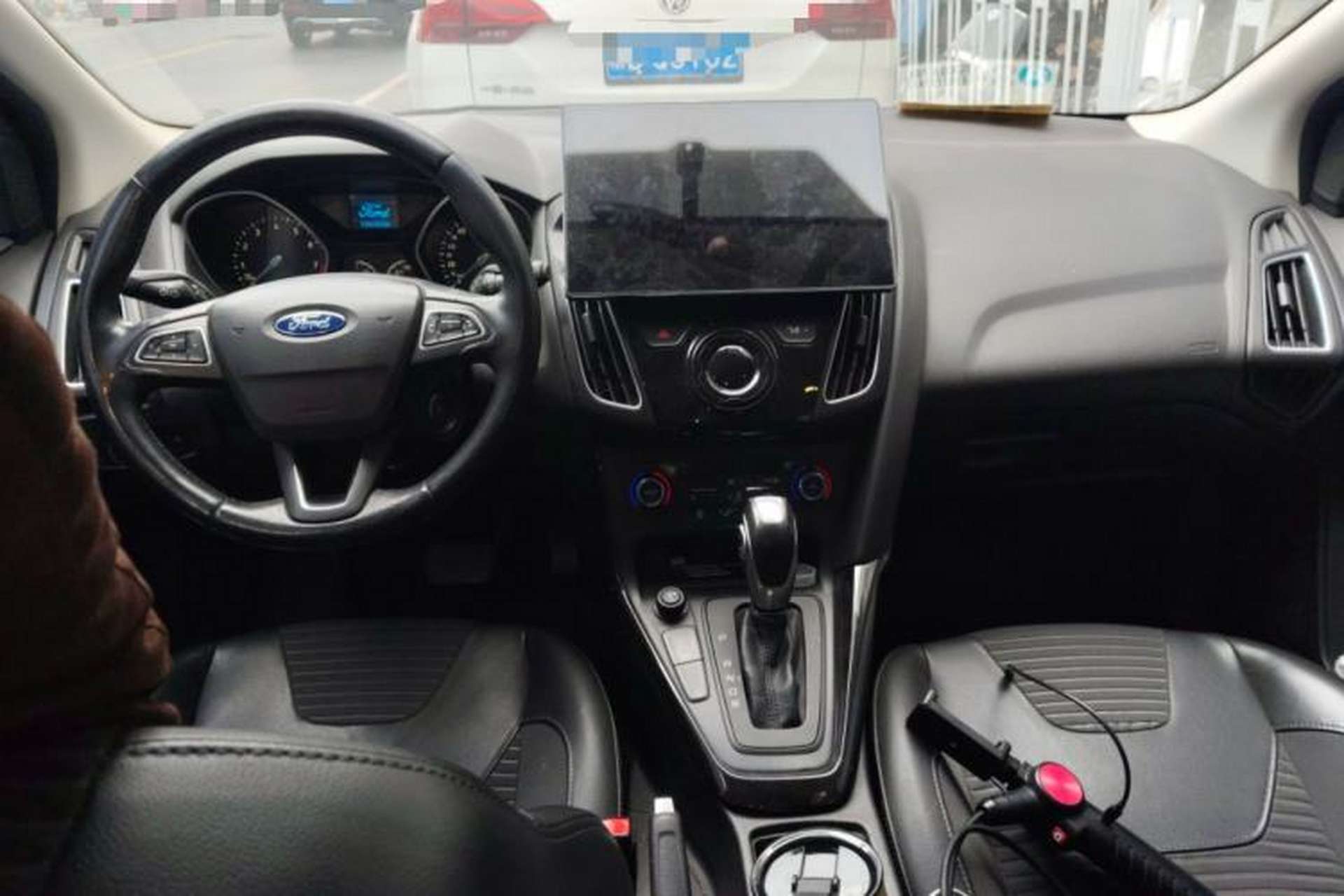 Used Ford Focus 2015 Hatchback EcoBoost 125 Automatic Supreme Style Edition Center Console