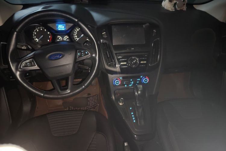 Used Ford Focus 2015 Hatchback 1.6L Automatic Fashion Edition Center Console
