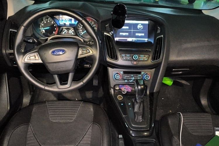 Used Ford Focus 2015 Sedan EcoBoost 180 Automatic Elite Model Center Console