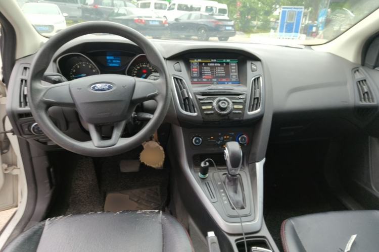 Used Ford Focus 2015 Hatchback 1.6L Automatic Comfort Model Center Console