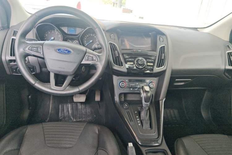 Used Ford Focus 2015 Hatchback 1.6L Automatic Fashion Edition Center Console