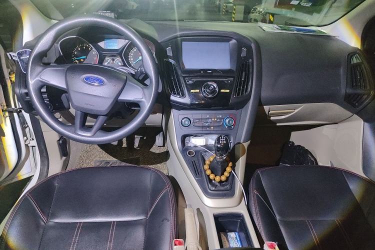 Used Ford Focus 2015 Sedan 1.6L Manual Comfort Model Center Console