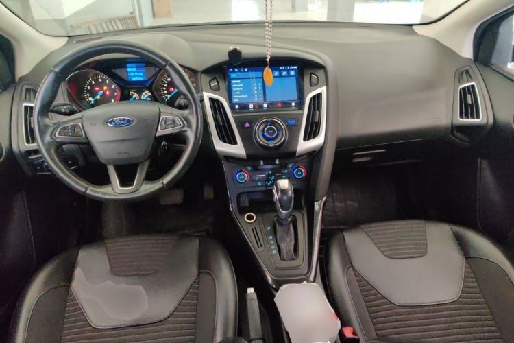Used Ford Focus 2015 Hatchback 1.6L Automatic Fashion Edition Center Console