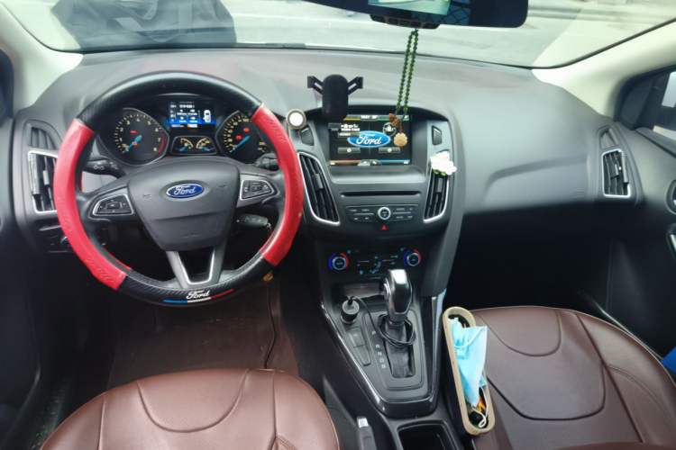 Used Ford Focus 2015 Sedan EcoBoost 180 Automatic Elite Model Center Console