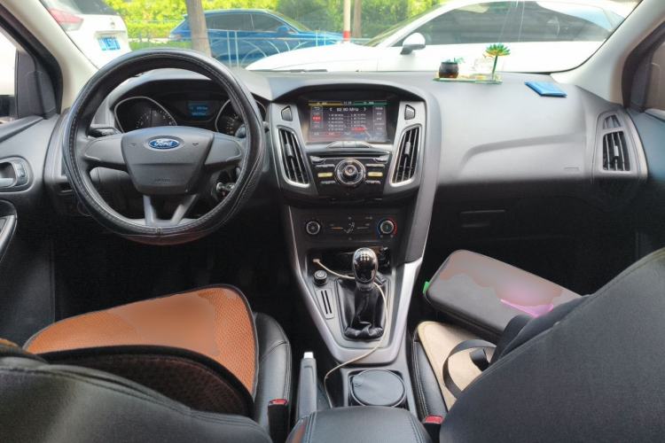 Used Ford Focus 2015 Hatchback 1.6L Manual Comfort Edition Center Console