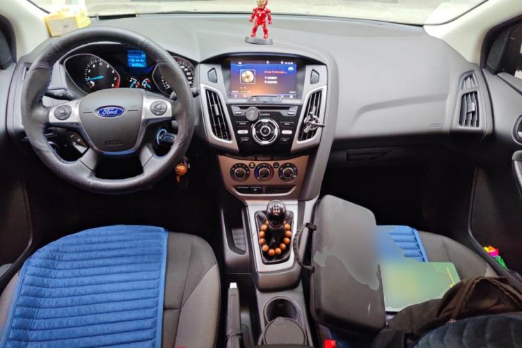 Used Ford Focus 2015 Hatchback 1.6L Manual Comfort Edition Center Console