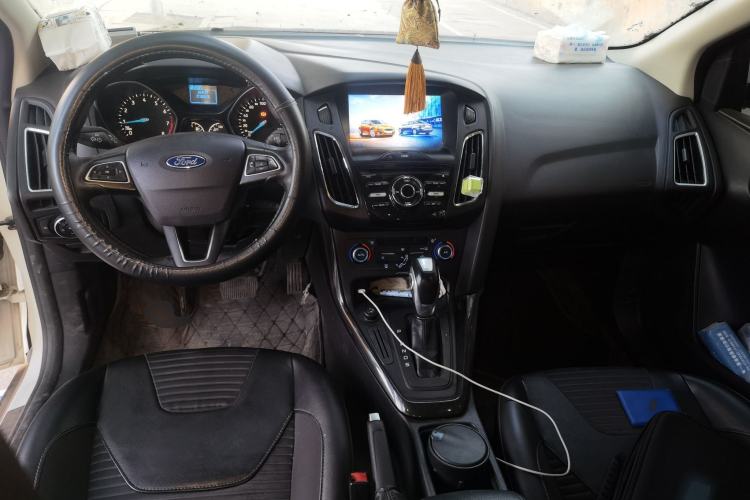 Used Ford Focus 2015 Hatchback 1.6L Automatic Fashion Edition Center Console
