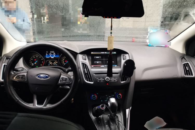 Used Ford Focus 2015 Hatchback EcoBoost 180 Automatic Elite Model Center Console