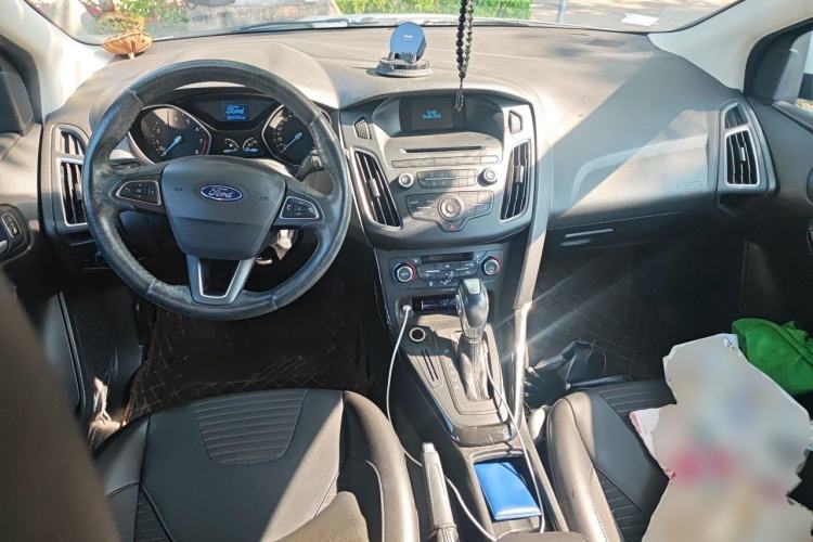 Used Ford Focus 2015 Hatchback 1.6L Automatic Fashion Edition Center Console