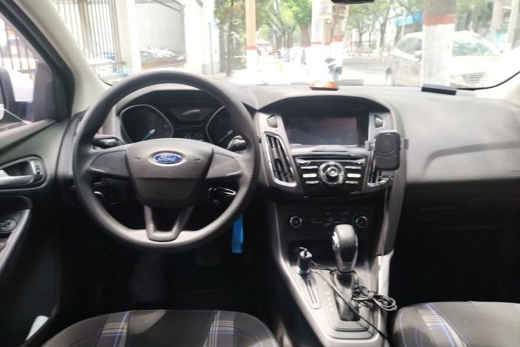 Used Ford Focus 2015 Hatchback 1.6L Automatic Comfort Model Center Console