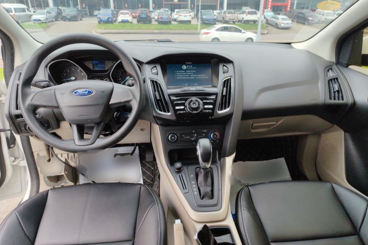 Used Ford Focus 2015 Sedan 1.6L Automatic Comfort Model Center Console