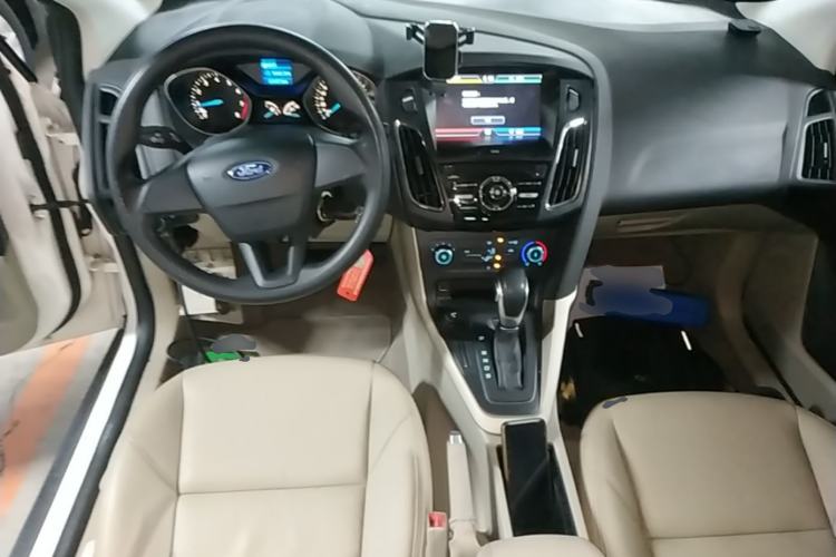 Used Ford Focus 2015 Sedan 1.6L Automatic Comfort Model Center Console