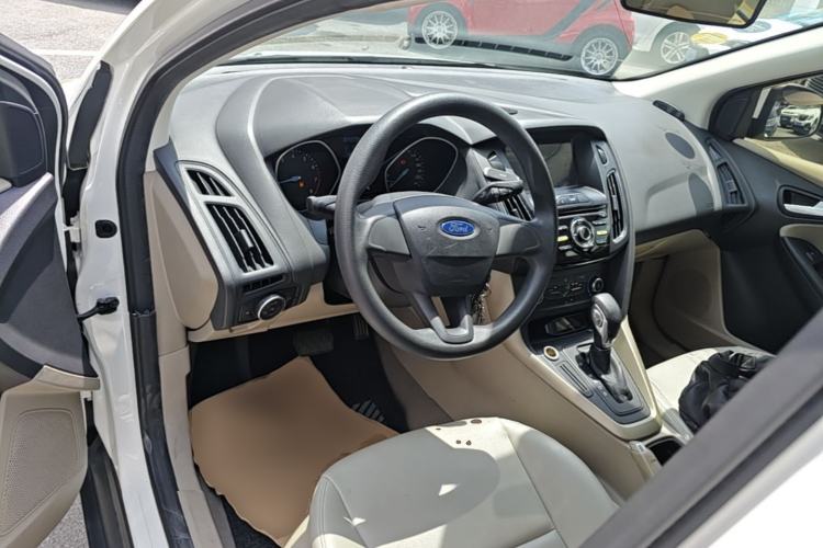 Used Ford Focus 2015 Sedan 1.6L Automatic Comfort Model Center Console