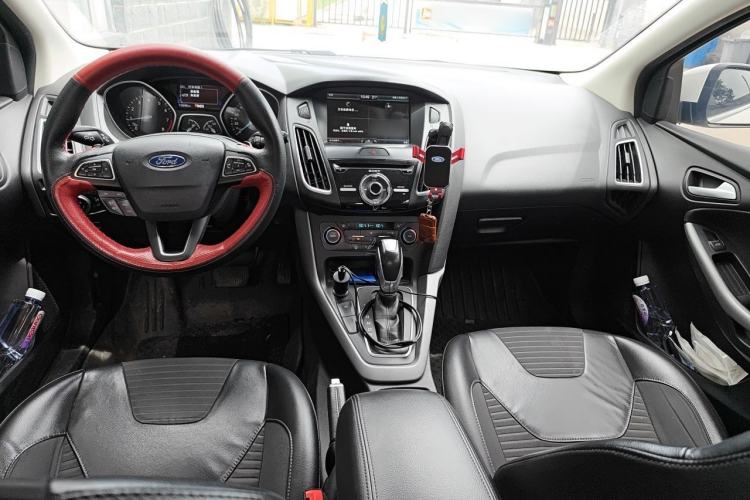 Used Ford Focus 2015 Hatchback EcoBoost 180 Automatic Sport Model Center Console